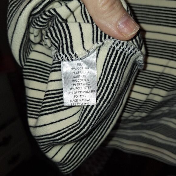 Betsy's Boutique Shop Women's Black and White Cotton Shirt - Picture 4 of 4